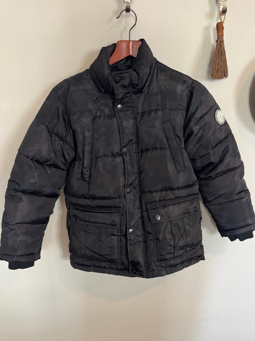 DKNY Youth Boy Black Camo Print Puffer Jacket 
10/12